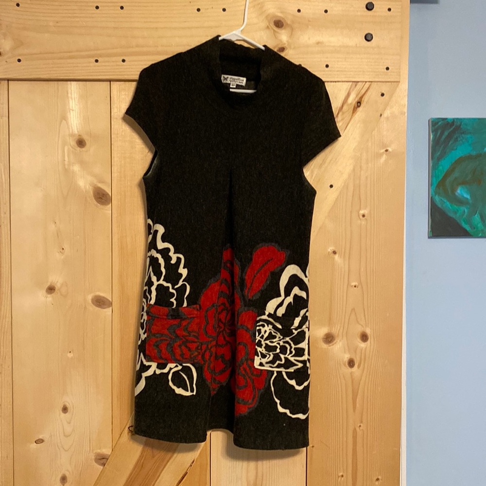 Adorable fall/winter dress great with leggings and boots
